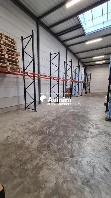 Location Entrepôt 295 m²