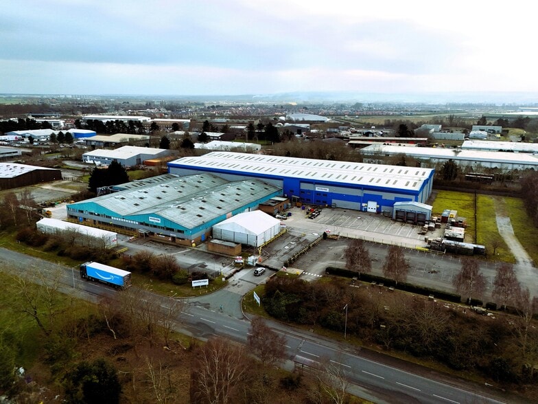 First Av, Deeside to rent - Building Photo - Image 2 of 18