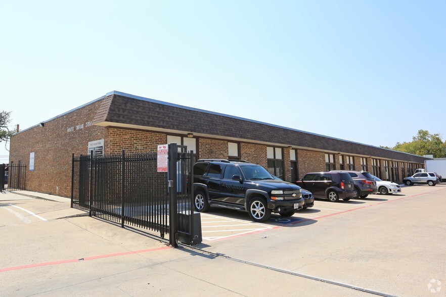 10923 Indian Trl, Dallas, TX for rent - Building Photo - Image 3 of 7