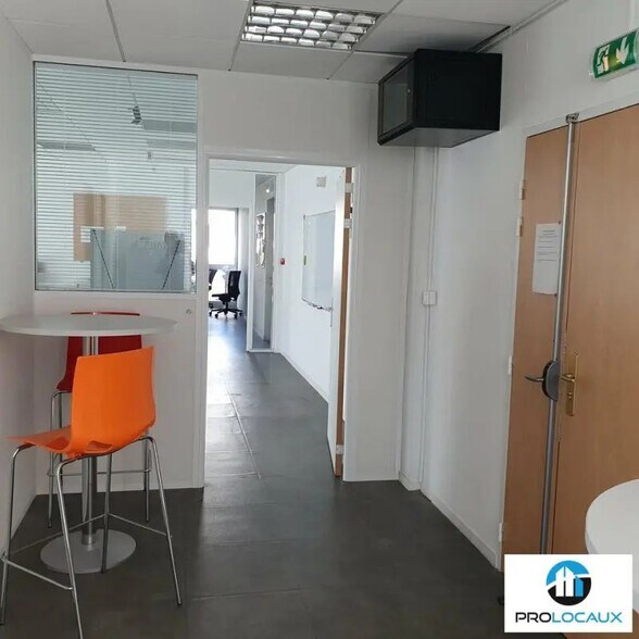 Office in Grenoble to rent - Interior Photo - Image 3 of 6