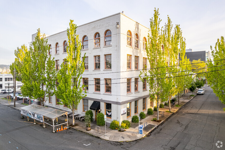 537 SE Ash St, Portland, OR for rent - Building Photo - Image 1 of 5