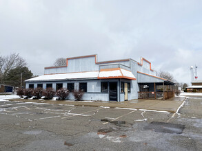 172 E Edgewood Blvd, Lansing, MI for rent Building Photo- Image 1 of 22