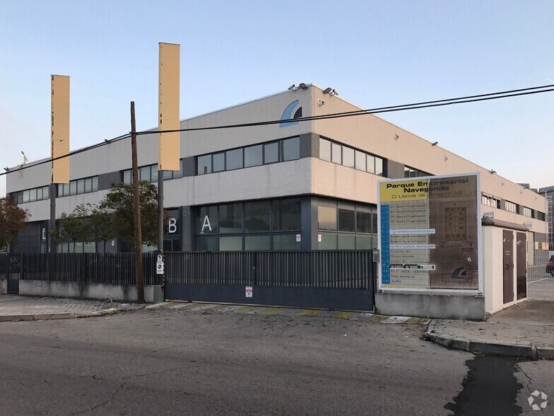 Calle Llanos de Jerez, 18, Coslada, Madrid for rent - Building Photo - Image 1 of 2