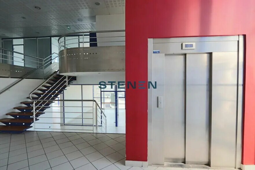 Office in Aix-en-Provence to rent - Interior Photo - Image 2 of 8