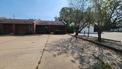 25614 Jefferson Ave, Saint Clair Shores, MI for rent Building Photo- Image 2 of 11