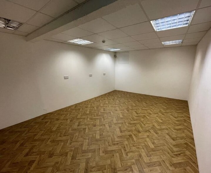 1-5 Cavendish St, Brighton for sale - Interior Photo - Image 2 of 6
