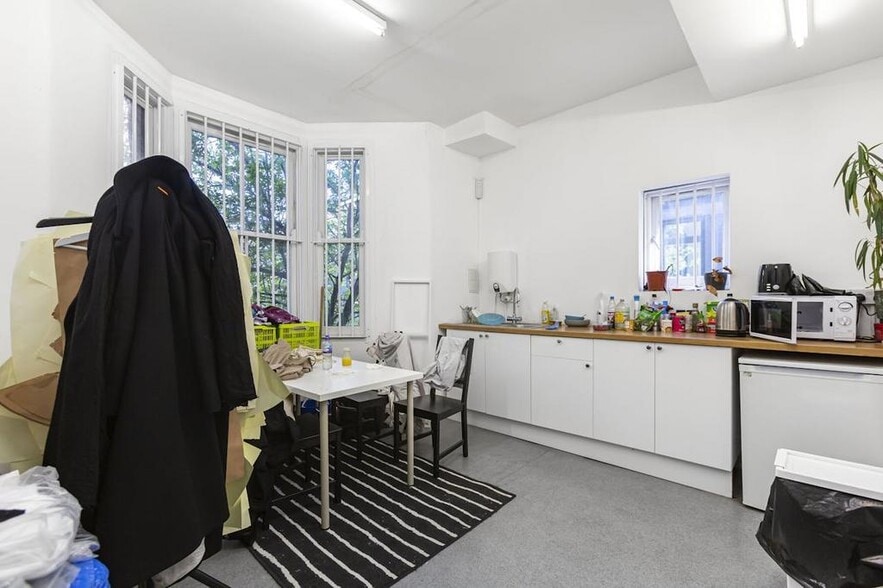 94 Morning Ln, London to rent - Building Photo - Image 3 of 55