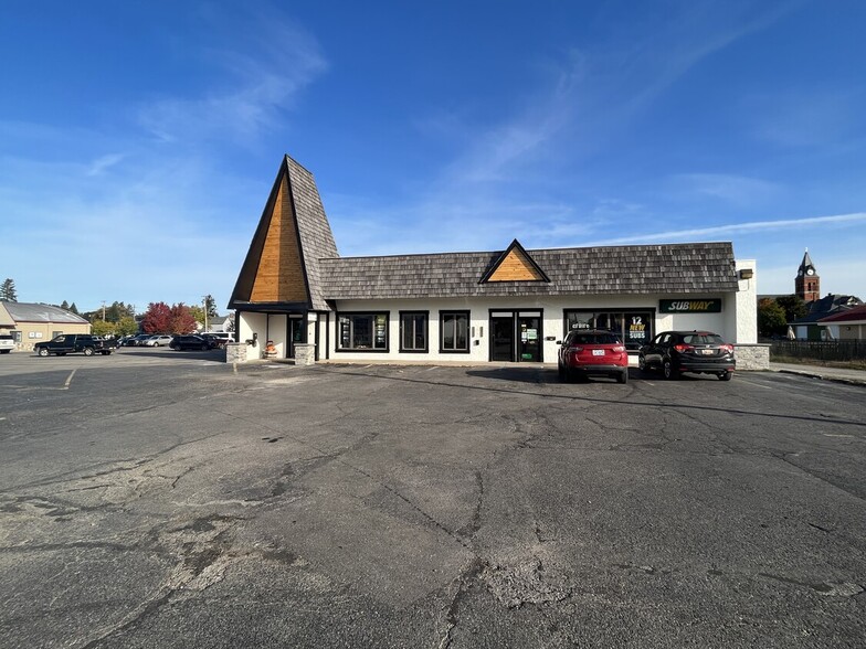 400 W Main St, Gaylord, MI for rent - Building Photo - Image 1 of 7