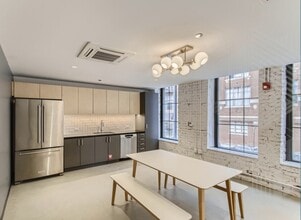 444 N Orleans St, Chicago, IL to rent Interior Photo- Image 2 of 5