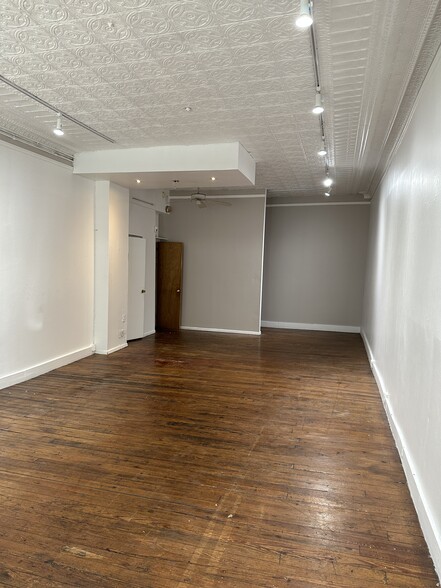 413 W 50th St, New York, NY for rent - Interior Photo - Image 3 of 7