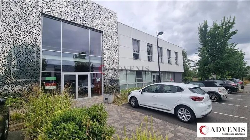 Office in Sainghin-en-Mélantois to rent Building Photo- Image 1 of 12