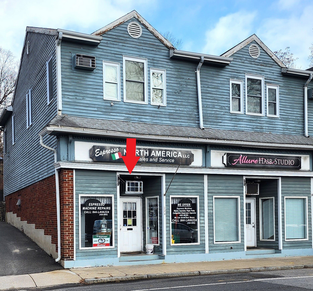 224 Main St, Oakville, CT for rent - Building Photo - Image 2 of 3