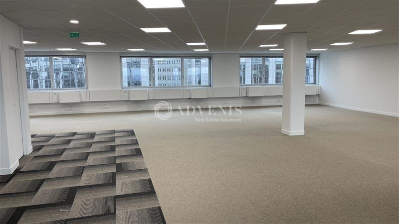 Office in Noisy-le-Grand to rent Building Photo- Image 1 of 11