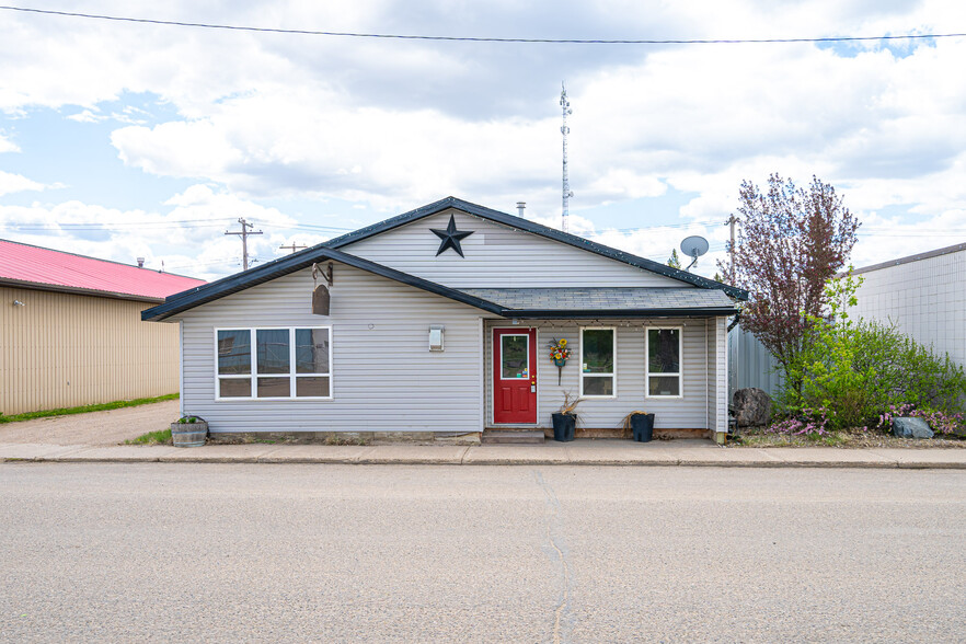 23 Railway Av, Marwayne, AB for rent - Building Photo - Image 1 of 39