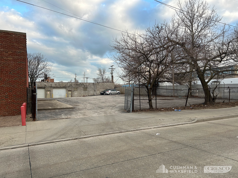 2111 E 36th St, Cleveland, OH for rent - Building Photo - Image 3 of 5