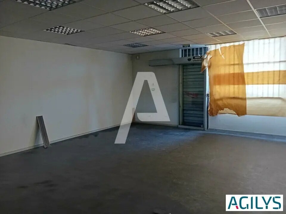 Office in Torcy to rent Interior Photo- Image 1 of 4