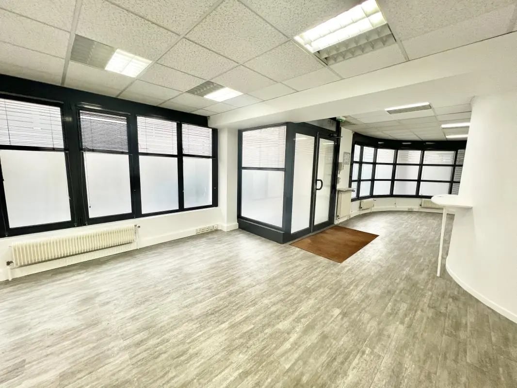 Office in Boulogne-Billancourt to rent Building Photo- Image 1 of 9