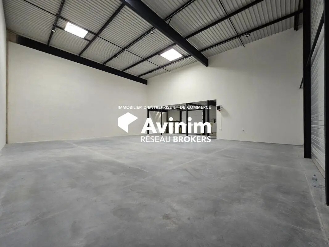 Industrial in Osny to rent Interior Photo- Image 1 of 9