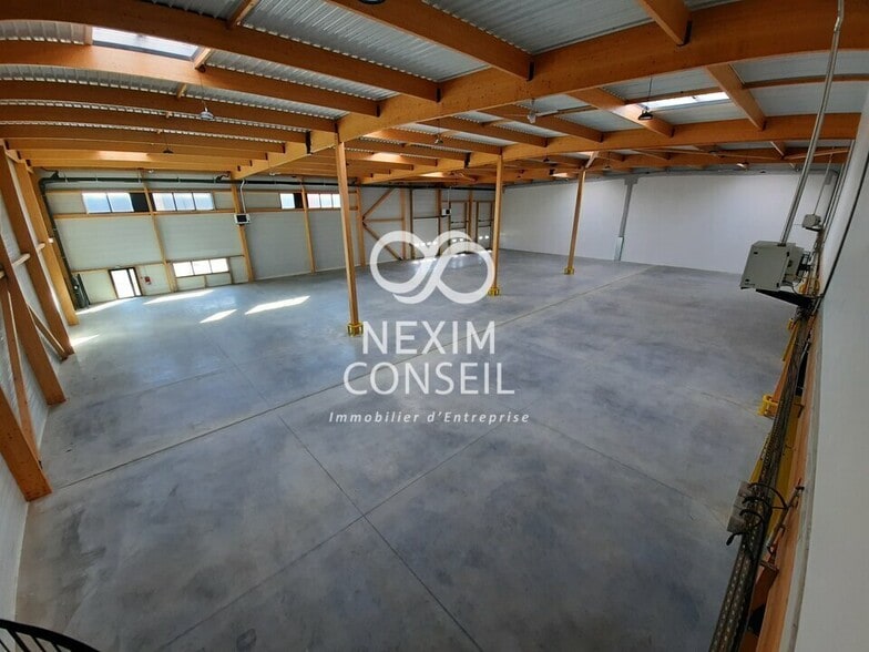 Light Industrial in Moissy-Cramayel to rent - Interior Photo - Image 3 of 7