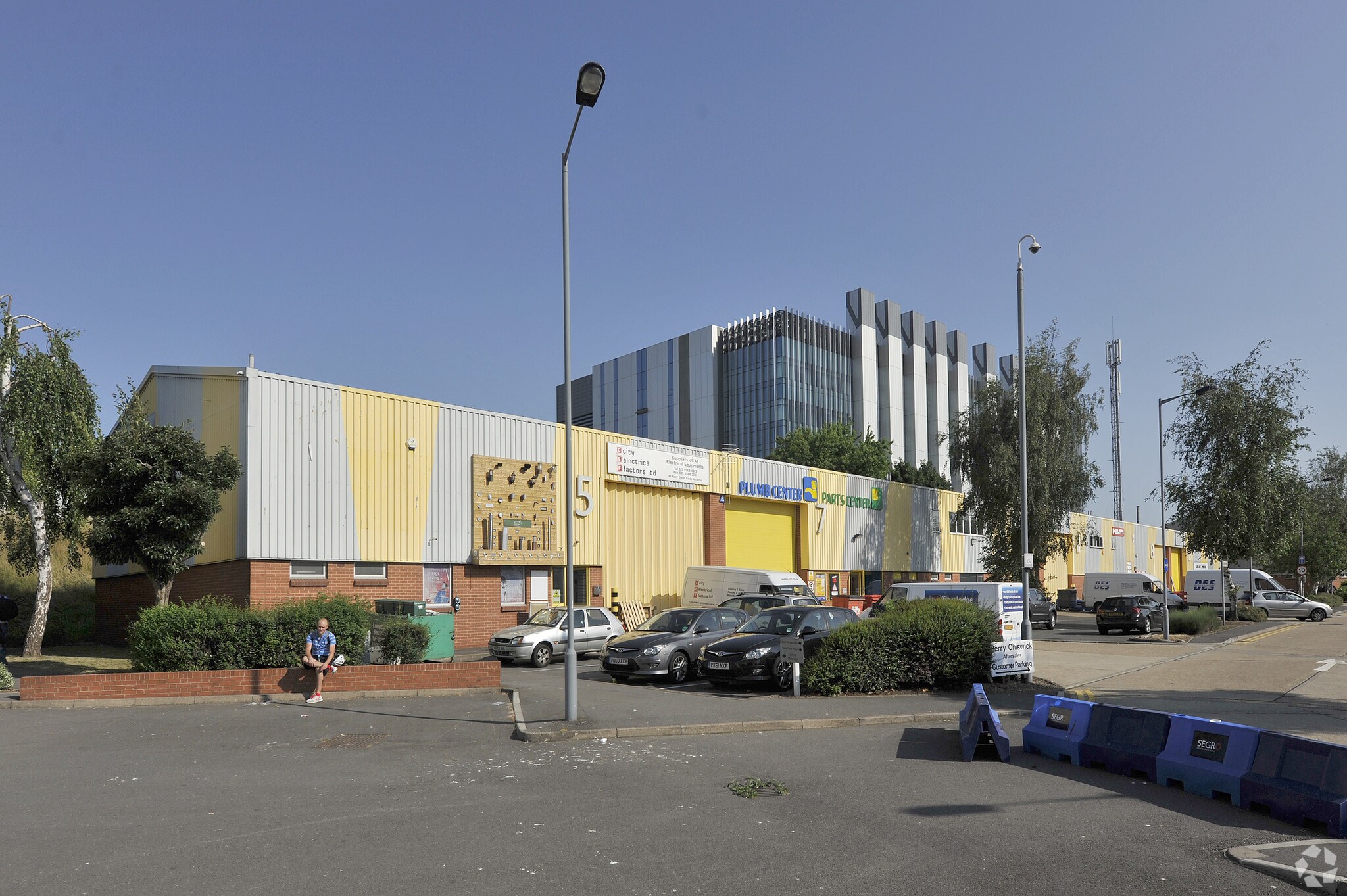 Shield Dr, Brentford for sale Primary Photo- Image 1 of 1