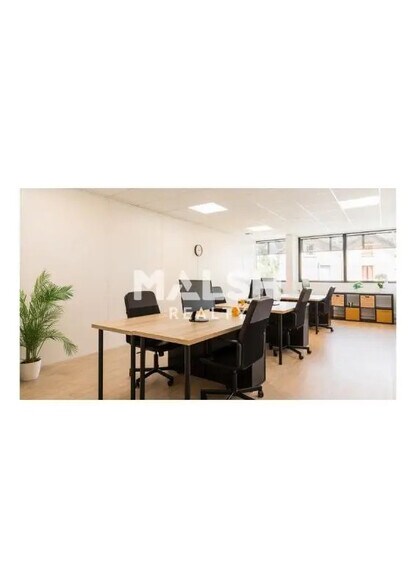 Office in Villeurbanne to rent - Interior Photo - Image 2 of 6