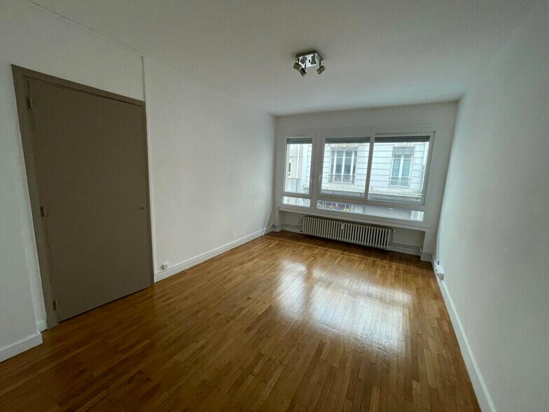 Office in Lyon to rent - Interior Photo - Image 2 of 6