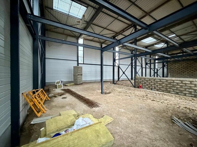 Rue De L'Industrie, Longperrier to rent - Building Photo - Image 2 of 7