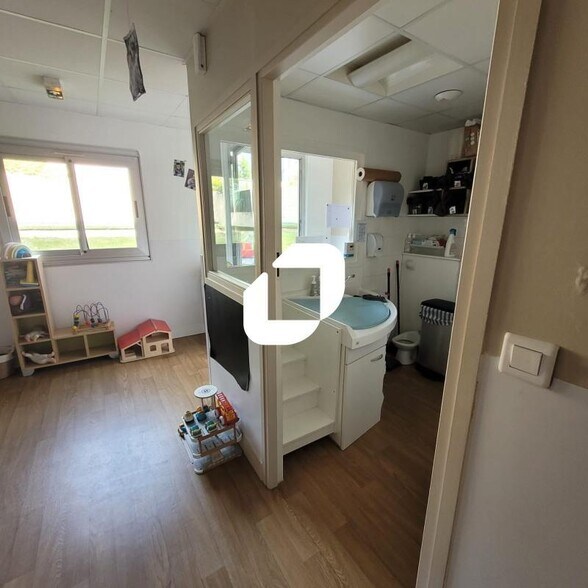 8 Rue Edouard Naud, Issy-les-Moulineaux to rent - Building Photo - Image 3 of 40