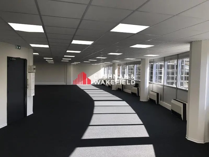 Vente Bureaux 241 m² - Photo 1