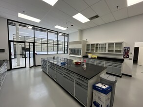 909 E Orchard St, Mundelein, IL to rent Building Photo- Image 2 of 10