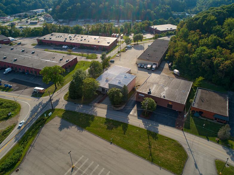 500 Plum Industrial Ct, Plum, PA for rent - Primary Photo - Image 1 of 3