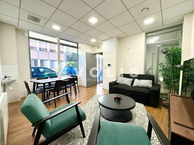 Build-to-Rent in Paris for sale - Building Photo - Image 1 of 6