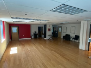 18 Elizabeth St, West Conshohocken, PA to rent Interior Photo- Image 1 of 3