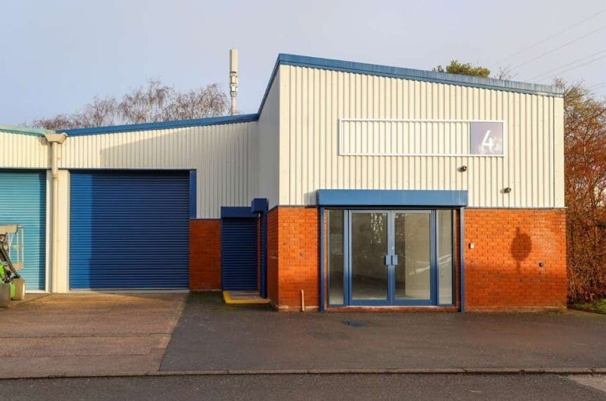 Pedmore Rd, Brierley Hill to rent Building Photo- Image 1 of 6