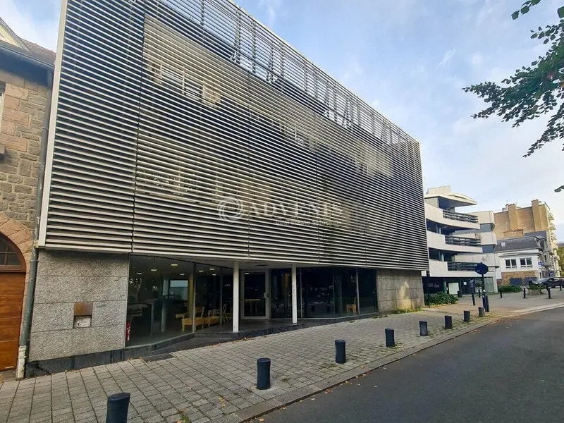Vente Bureaux 403 m² - Photo 1