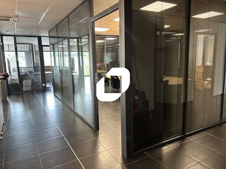 Office in Saint-Brice-sous-Forêt to rent - Building Photo - Image 3 of 8
