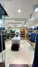 Retail in Madrid, Madrid to rent Interior Photo- Image 2 of 6