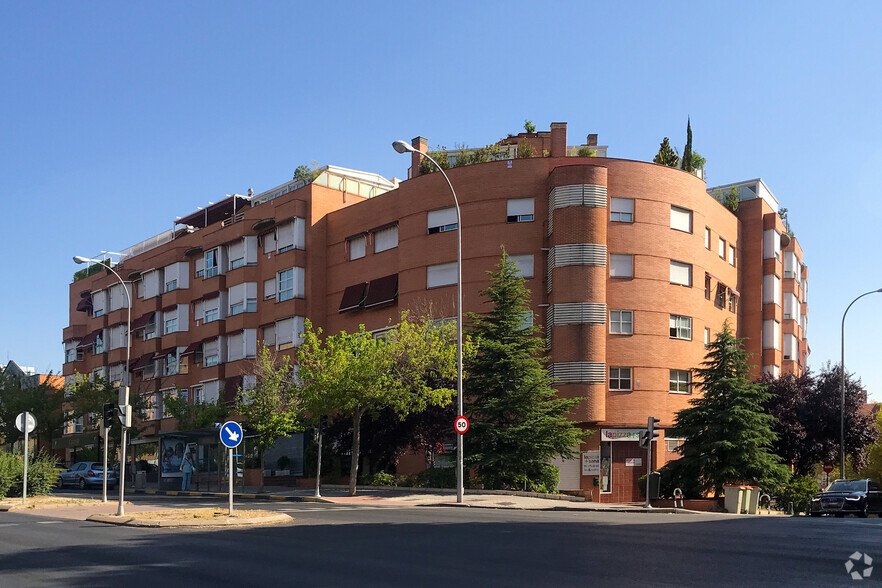 Calle Algabeño, 117, Madrid, Madrid for rent - Building Photo - Image 2 of 5