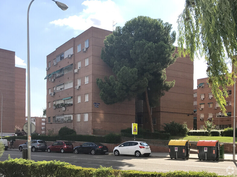 Calle Virgen de los Desamparados, 34, Madrid, Madrid for sale - Building Photo - Image 2 of 3