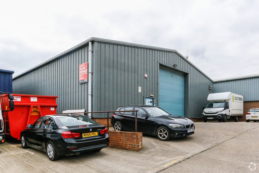 Unit 9 Railsfield Rise, Leeds for sale - Primary Photo - Image 1 of 1