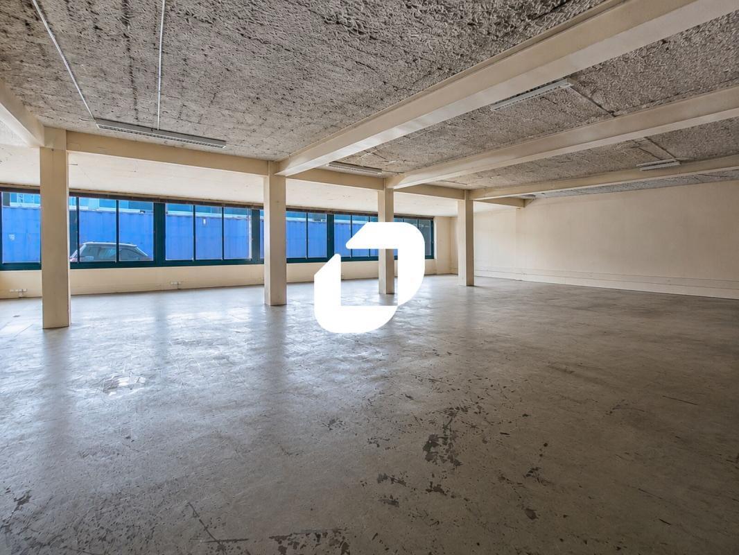 Light Industrial in Croissy-Beaubourg for sale Interior Photo- Image 1 of 12