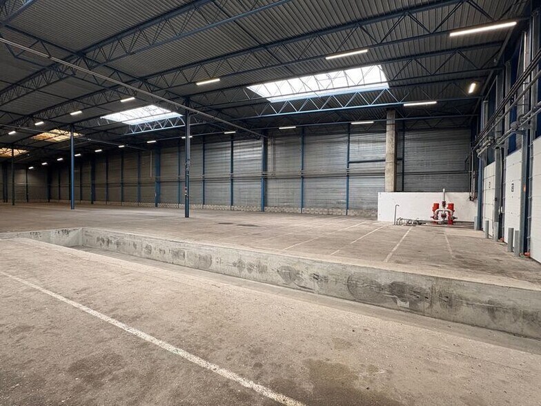 Light Industrial in Corbas to rent - Building Photo - Image 2 of 11