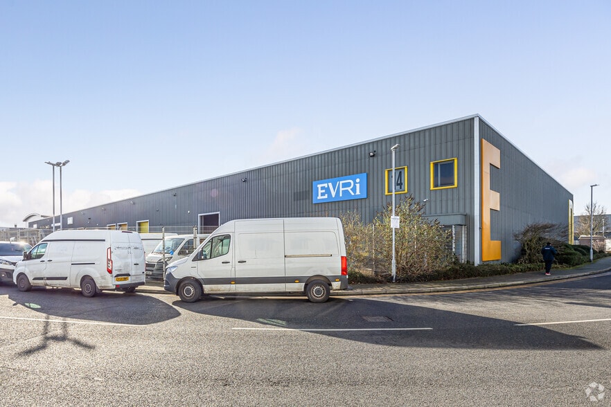 Armada Way, London to rent - Building Photo - Image 3 of 4