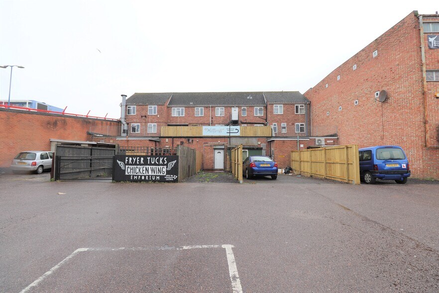 37-43A Eastover, Bridgwater to rent - Building Photo - Image 2 of 7