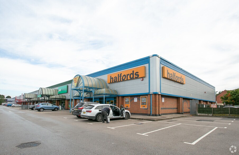 Springfields Retail Park portfolio of 2 properties for sale on LoopNet.co.uk - Primary Photo - Image 1 of 1