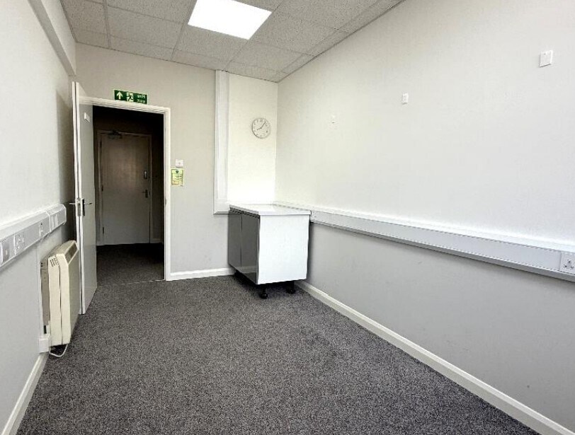 Courtenay St, Newton Abbot to rent Interior Photo- Image 1 of 3