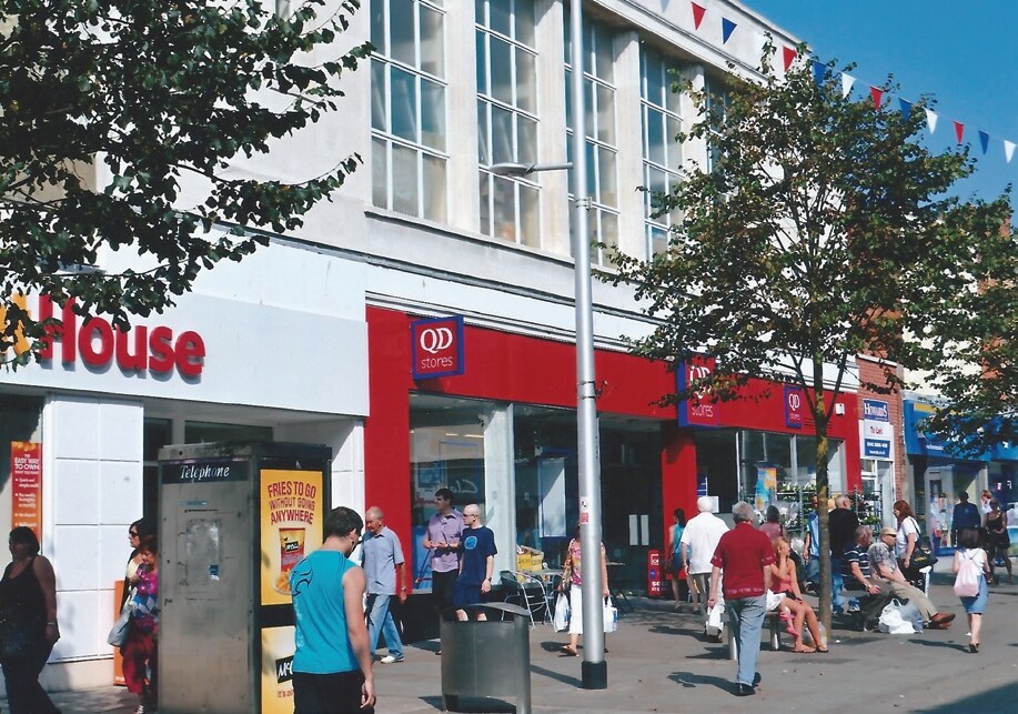 107-109 London Rd N, Lowestoft to rent Building Photo- Image 1 of 2