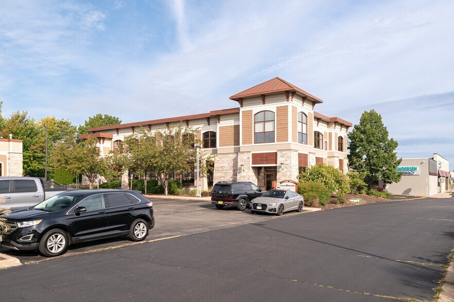 1131 Main St, Onalaska, WI for rent - Building Photo - Image 1 of 12