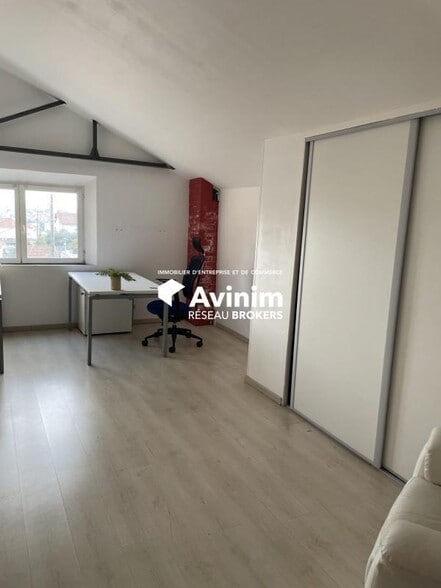 Office in Marseille to rent - Building Photo - Image 3 of 10