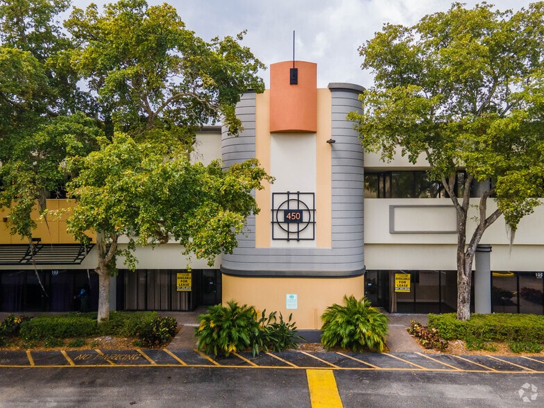 350 Fairway Dr, Deerfield Beach, FL to rent - Building Photo - Image 3 of 15